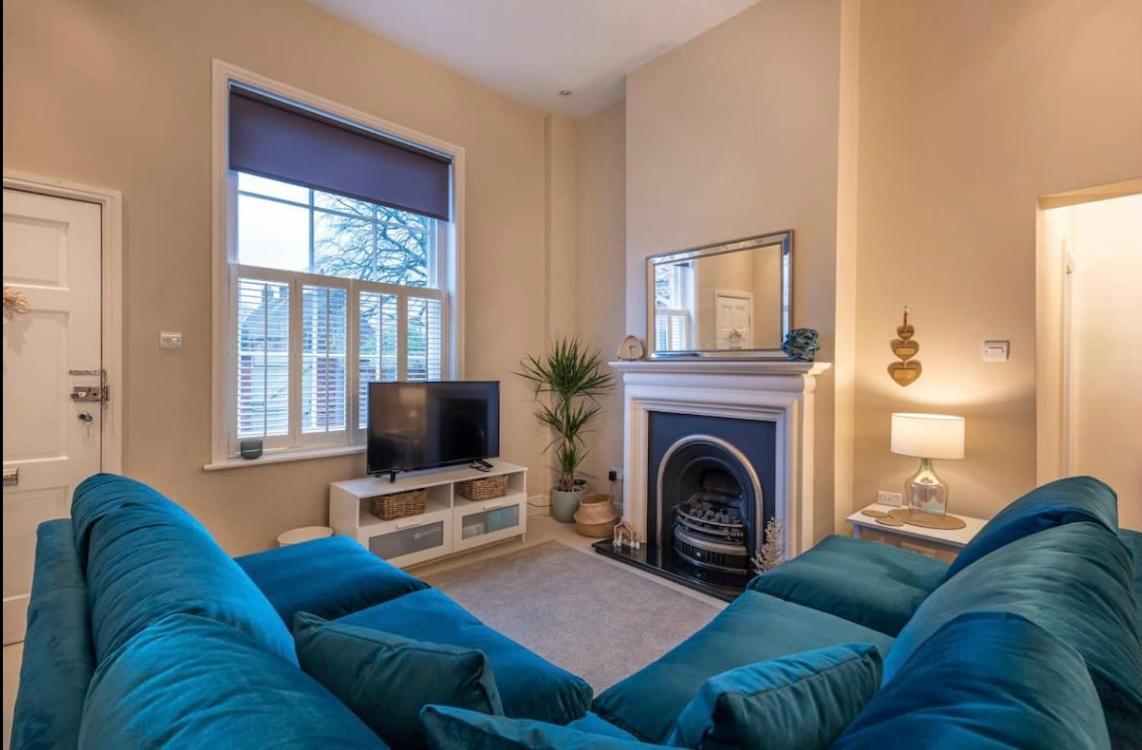 Choristers Mews: Luxury Cottage A Stones Throw From The Cathedral! 林肯 外观 照片