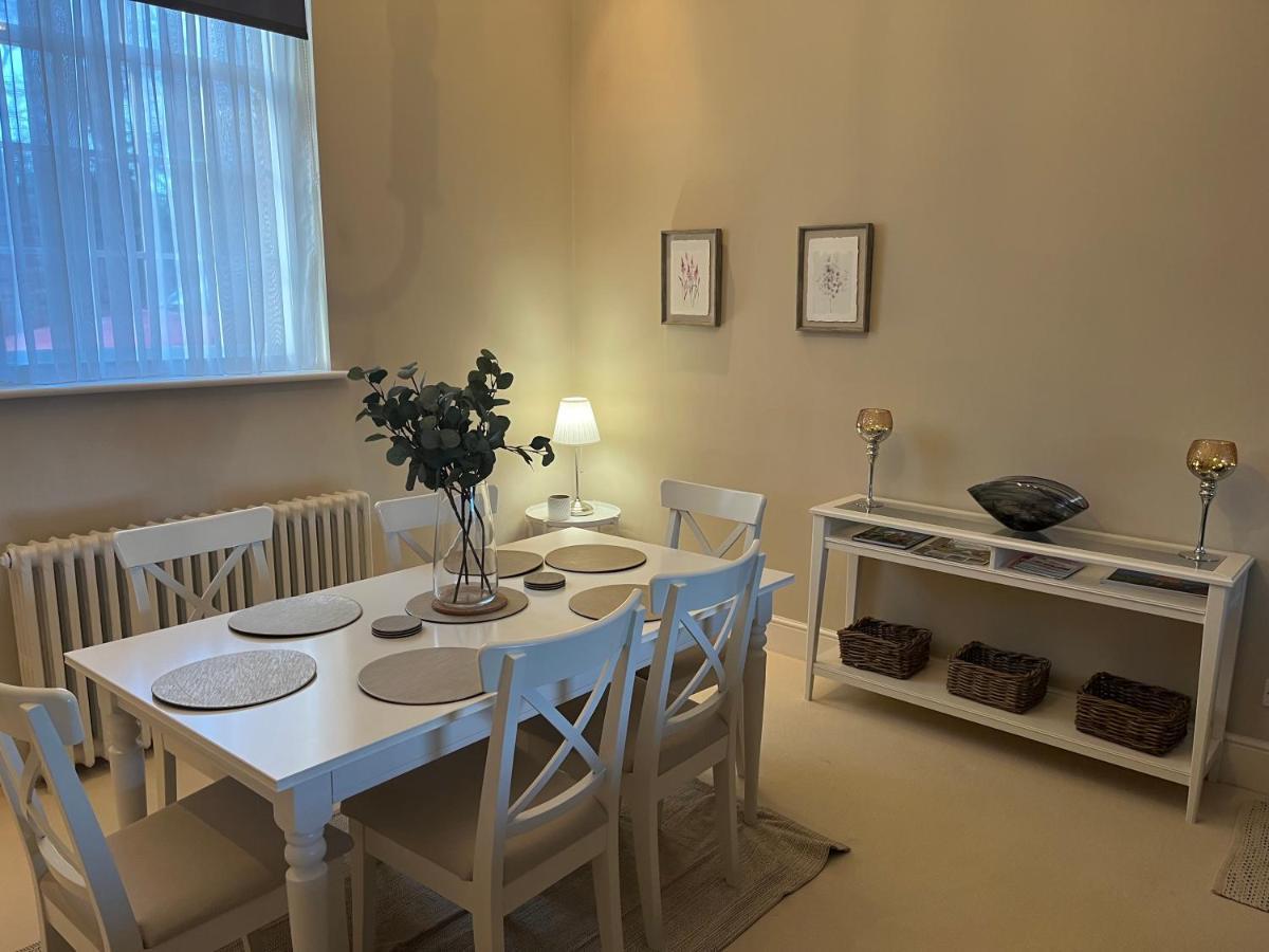 Choristers Mews: Luxury Cottage A Stones Throw From The Cathedral! 林肯 外观 照片