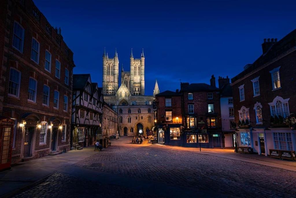 Choristers Mews: Luxury Cottage A Stones Throw From The Cathedral! 林肯 外观 照片