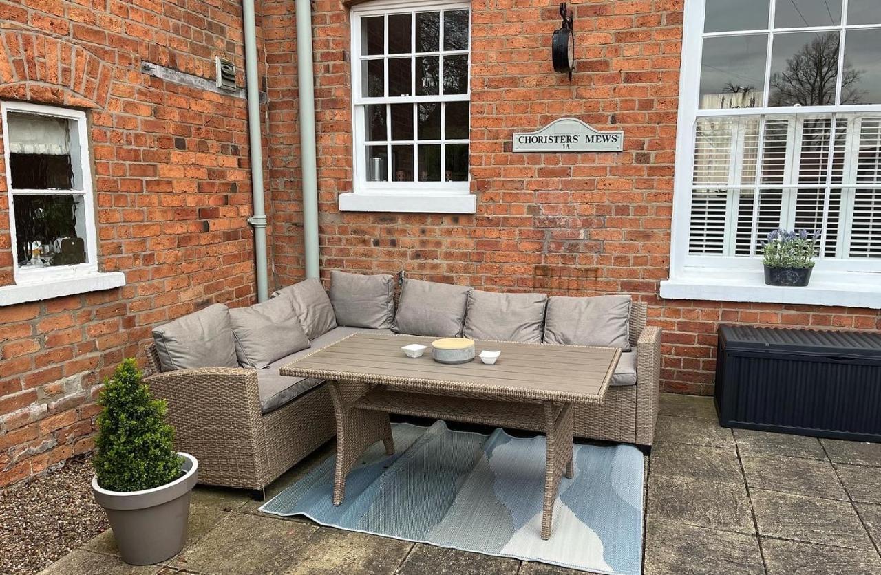 Choristers Mews: Luxury Cottage A Stones Throw From The Cathedral! 林肯 外观 照片