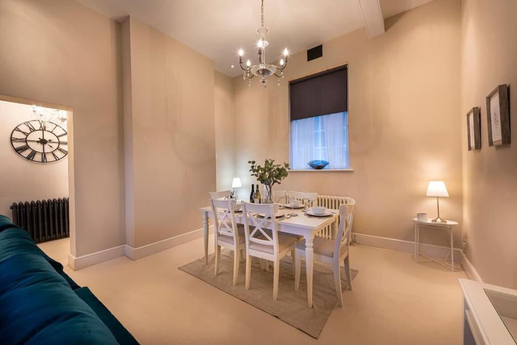 Choristers Mews: Luxury Cottage A Stones Throw From The Cathedral! 林肯 外观 照片