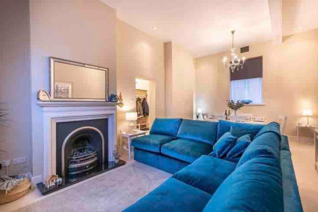 Choristers Mews: Luxury Cottage A Stones Throw From The Cathedral! 林肯 外观 照片