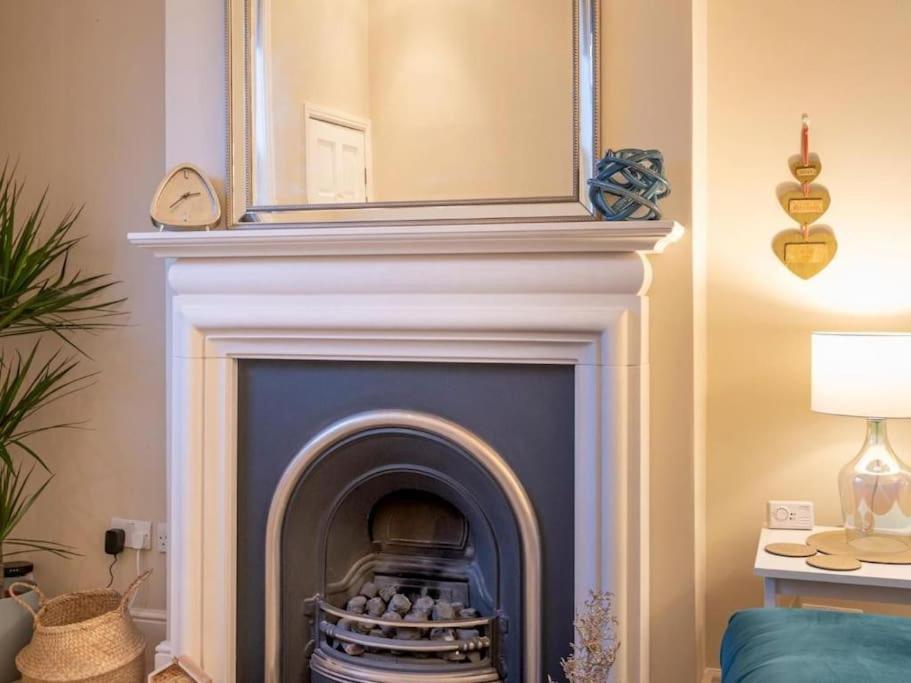 Choristers Mews: Luxury Cottage A Stones Throw From The Cathedral! 林肯 外观 照片
