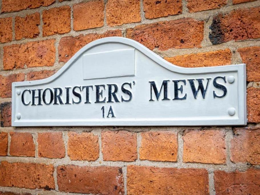 Choristers Mews: Luxury Cottage A Stones Throw From The Cathedral! 林肯 外观 照片