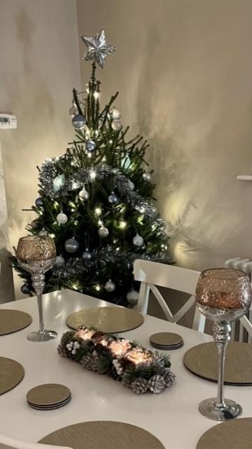 Choristers Mews: Luxury Cottage A Stones Throw From The Cathedral! 林肯 外观 照片